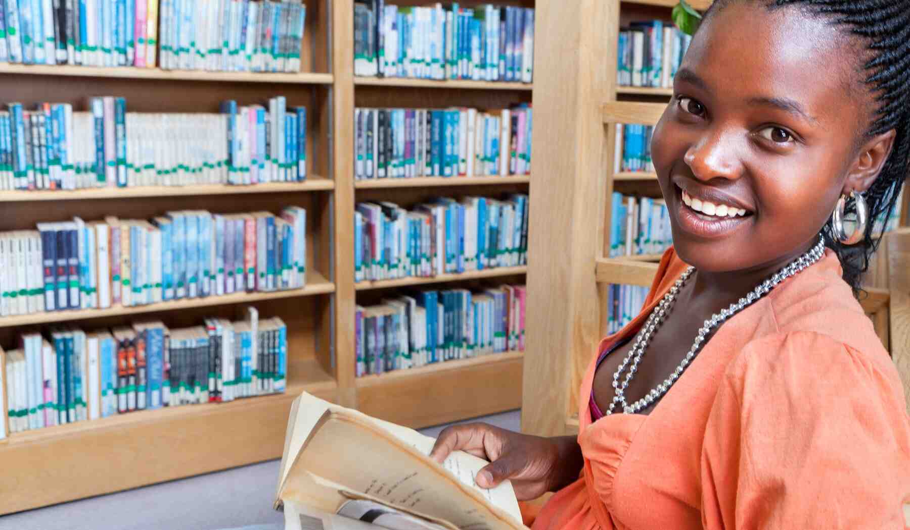 south_africa_woman_reading